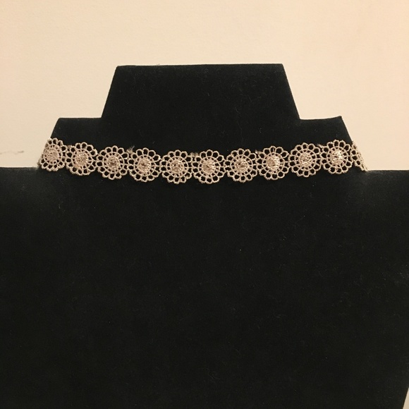 Jewelry - 3/$15 ** Beige flowers lace choker NWOT
